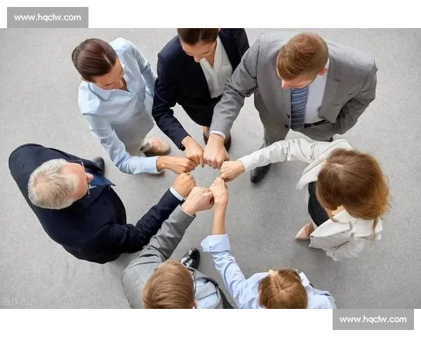 以先手开团为核心战略全面解析战术执行与团队协作技巧